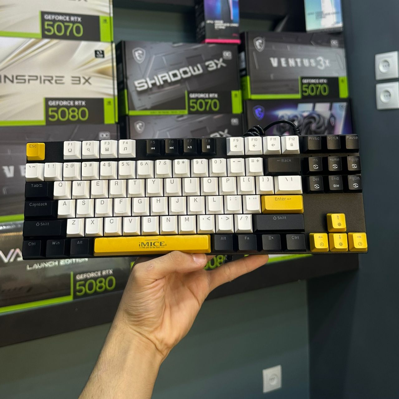 CLAVIER MECANIQUE GAMING IMICE GK-300 WHITE-BLACK-YELLOW BLUE_SWITCH RGB